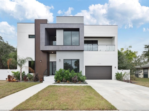 Luxury new construction home in South Tampa