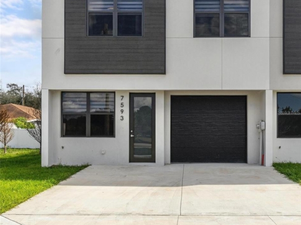 7507 Gesualdo Ct Tampa FL – Luxury Townhome for Rent in Pinecrest West Park