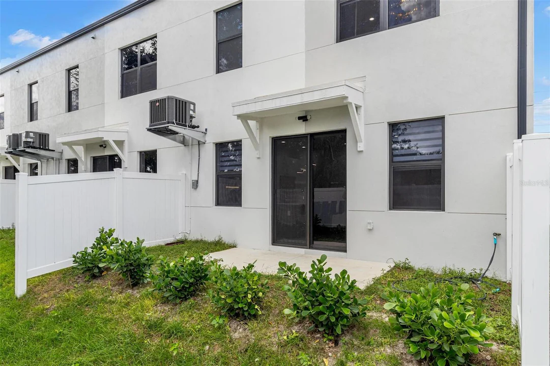 7507 Gesualdo Ct Tampa FL – Luxury Townhome for Rent in Pinecrest West Park